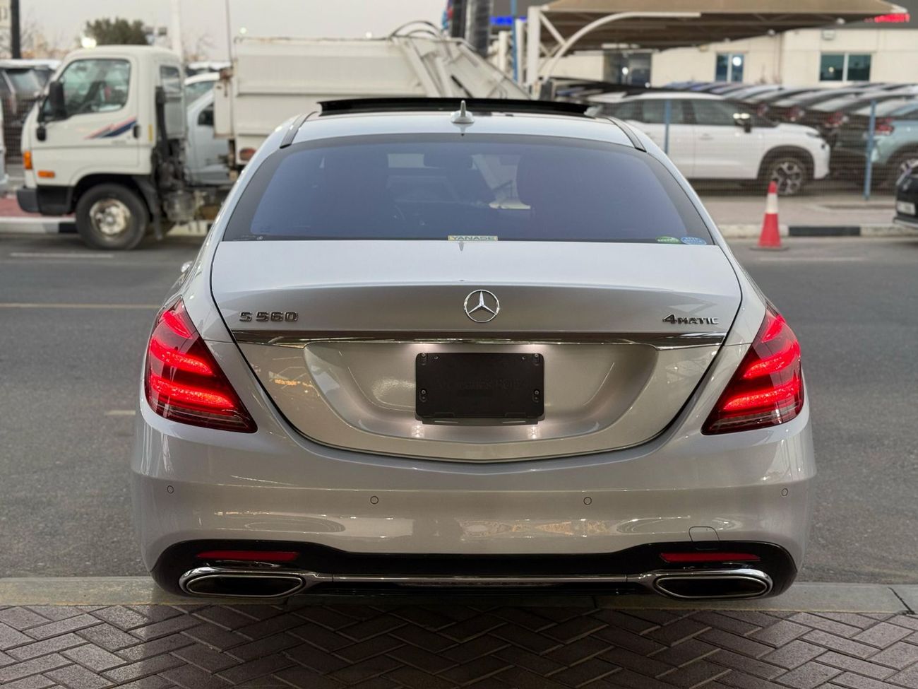 مرسيدس بنز S 560