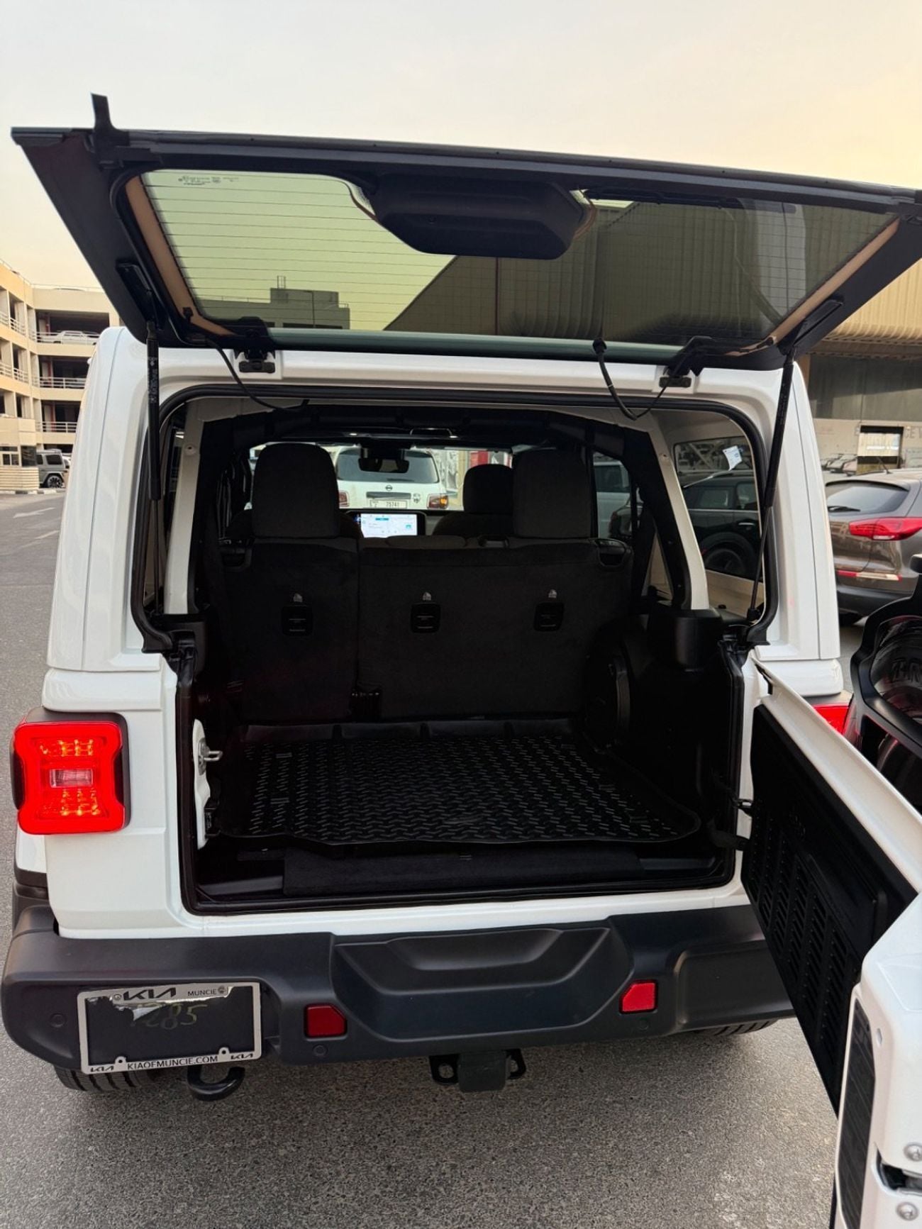 Jeep Wrangler Unlimited Sahara 3.6L A/T (5 Seater) 2023 Sahara 3.6L EDITION FULL OPTION JUNGLE TRAIL 4x4 3.6L CANADA SPEC