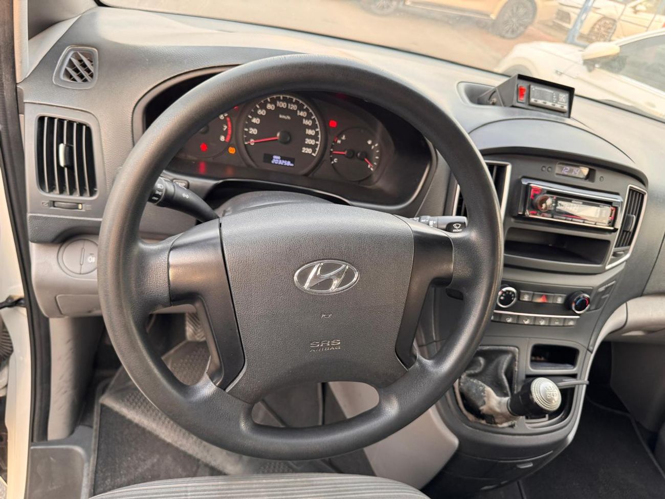 Hyundai H-1 T Q MT 6P  2.4L VAN RWD