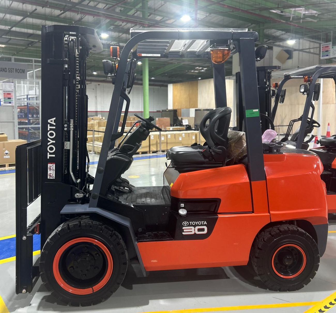 Toyota Fork lift Toyota 3.0 Ton 3-stage, FSV 4.5M GasolineLPG Forklift ModelFGZN30 MY-2025(Export only)