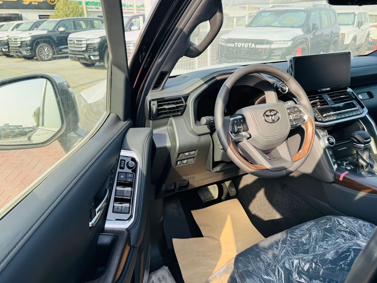 تويوتا لاند كروزر TOYOTA LC300 VX 3.5L TWIN TURBO F/O A/T BLACK 2025