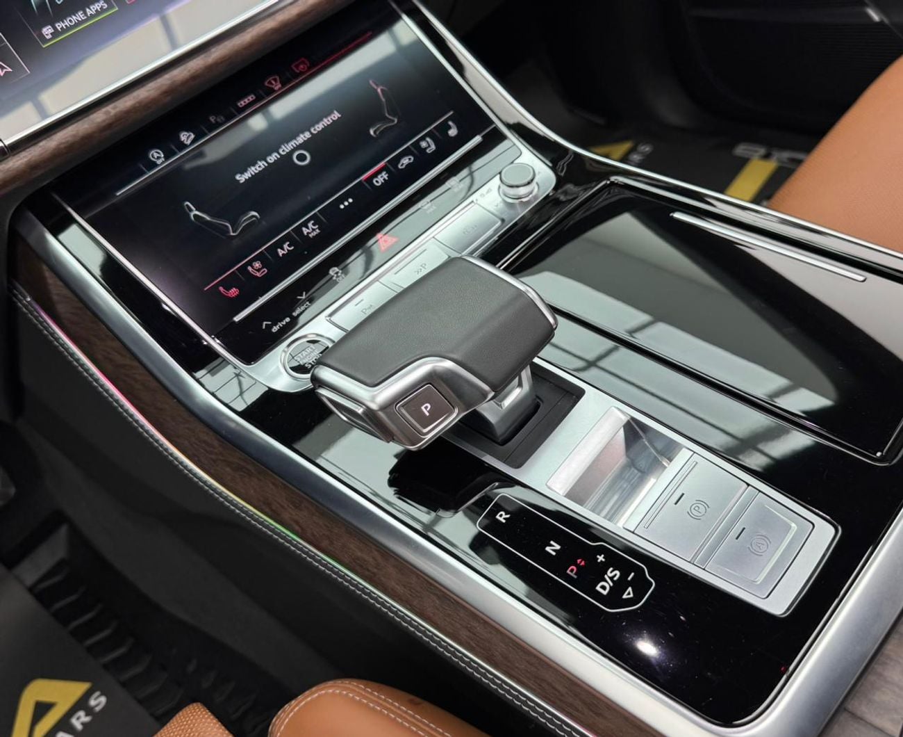 أودي Q8 55 TFSI quattro (340 HP) 2024 Audi Q8 55 TFSI Quattro S-line, 2027 Audi Warranty and Service Pack, G