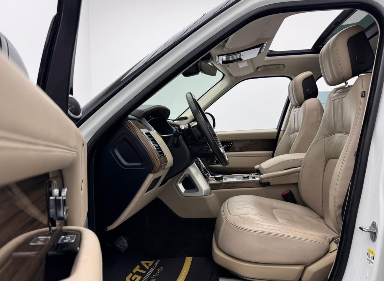 Land Rover Range Rover 2019 Range Rover Vogue HSE, 1 Year Warranty, Full Service History, Excellent Condition, GCC