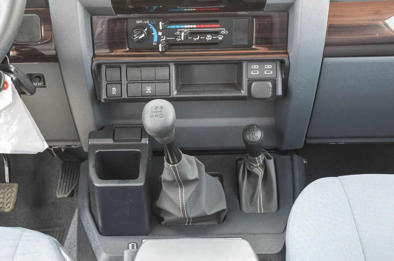 Toyota Land Cruiser 70 TOYOTA LAND CRUISER 76 4.0L 4WD MT 5DOOR SUV 2025