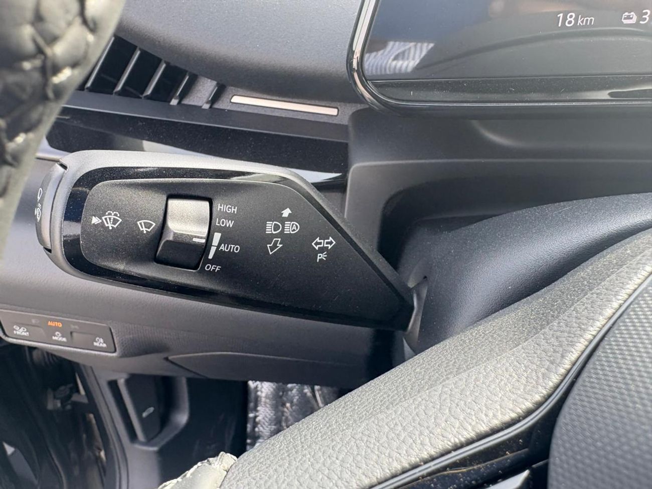 فولكس واجن ID.Unyx ELECTRIC 5 SEATS FULL OPTION