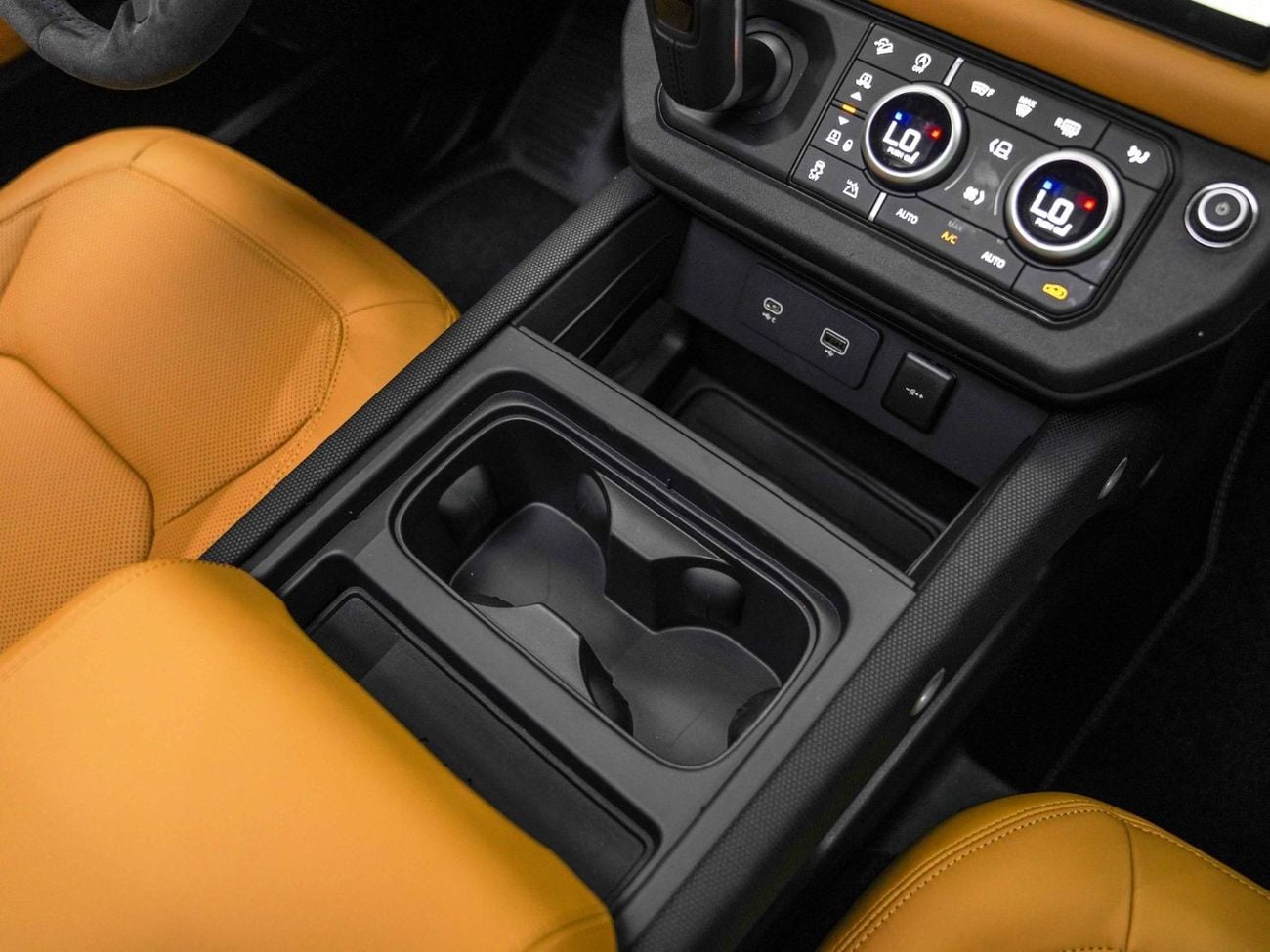 لاند روفر ديفندر 2024  DEFENDER CARPATHIAN EDITION V8 - BRAND NEW - WARRANTY AVAILABLE