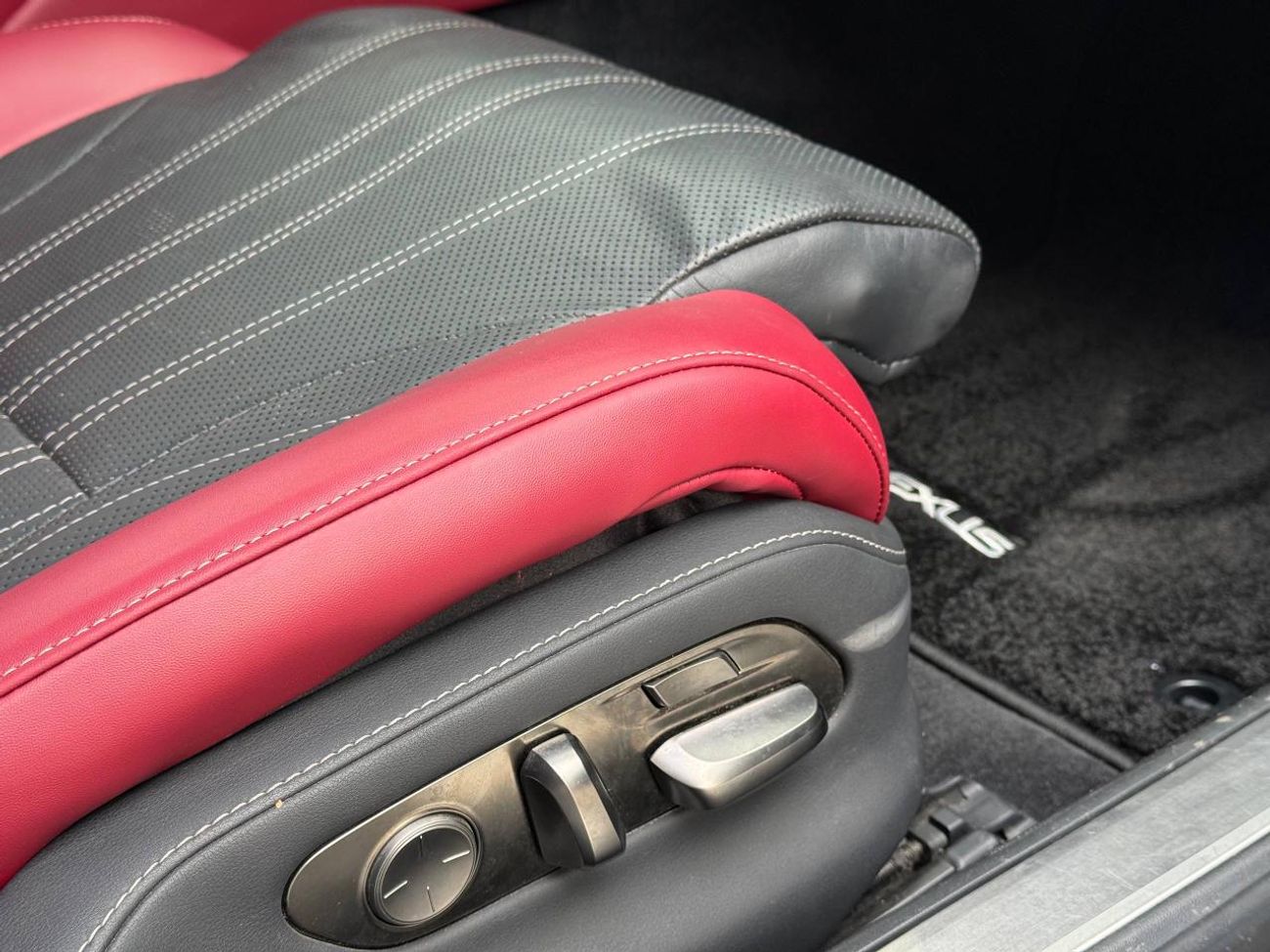 لكزس LS 500 محرك V6 سعة 3.5 لتر / أعلى المواصفات لكبار الشخصيات / كاميرات 360 درجة / تدليك لجميع المقاعد / بحالة