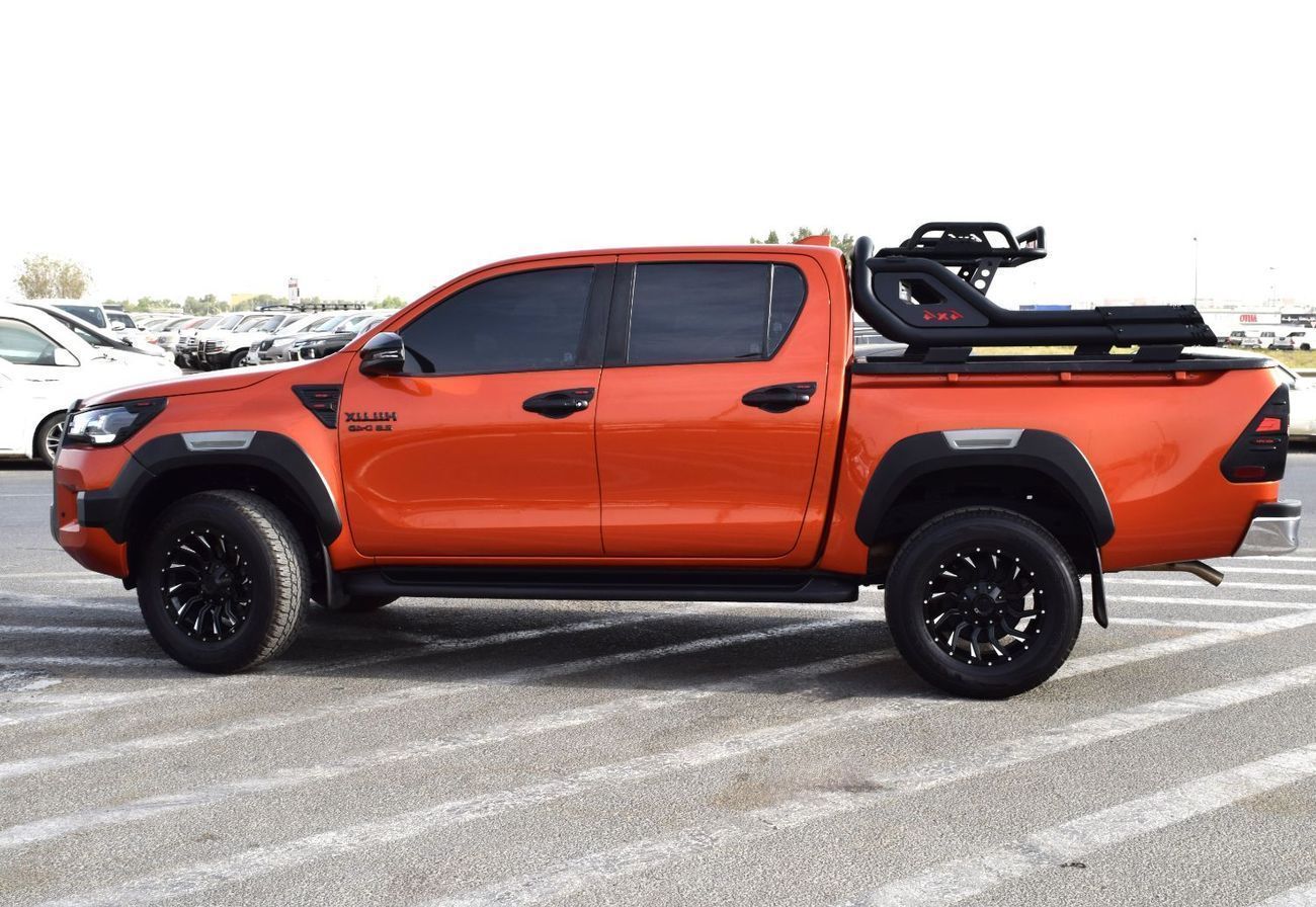 تويوتا هيلوكس AWD A/T Diesel 2.8 (Right Hand Drive)