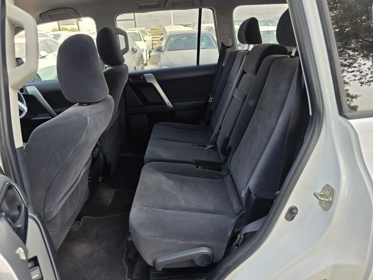 Toyota Prado original shape 2016 model 2,8 liter ,right hand drive ,diesel ,only for export