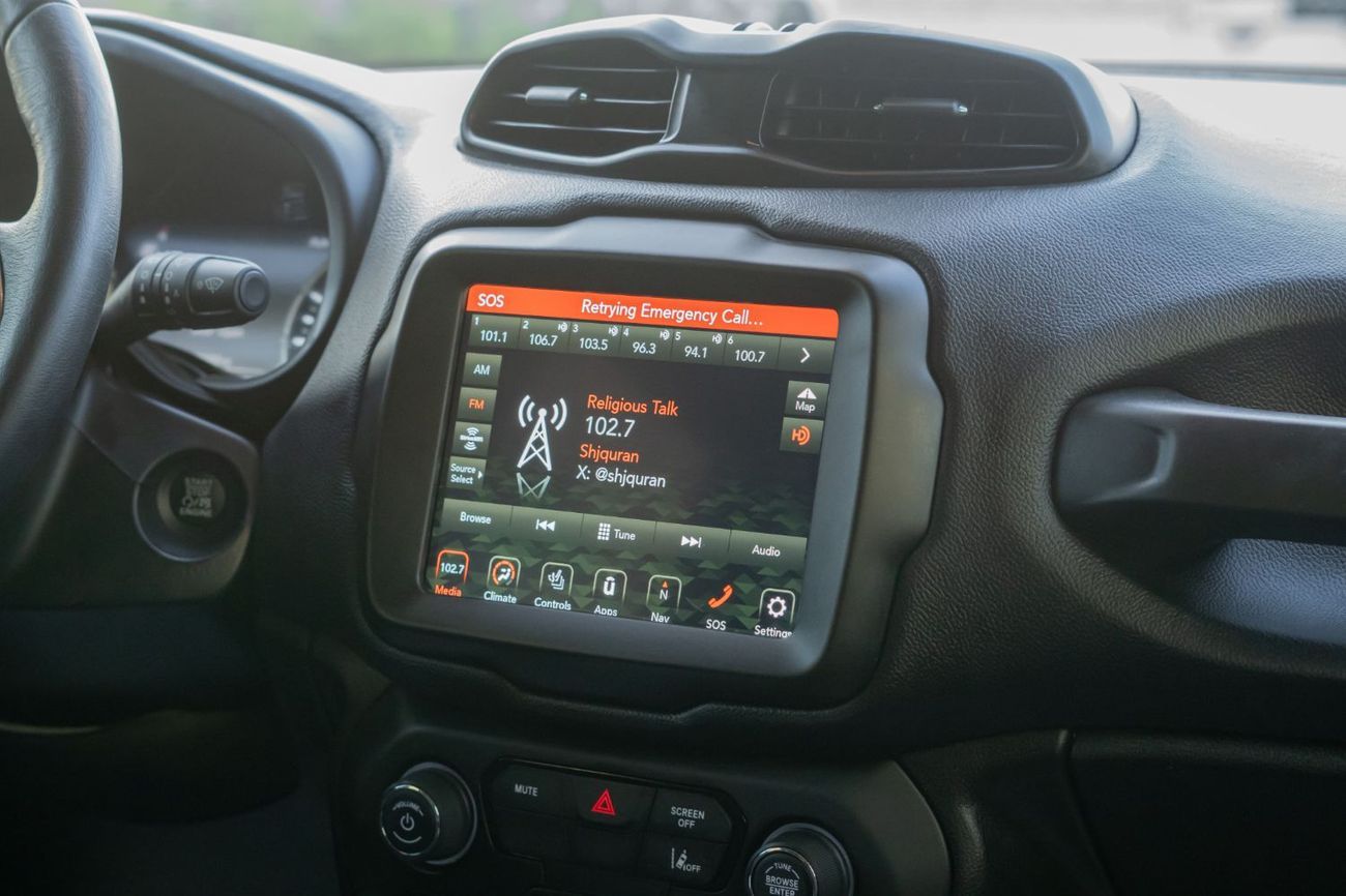 جيب رينيجيد LATITUDE 4X4 2022 LOW MIL