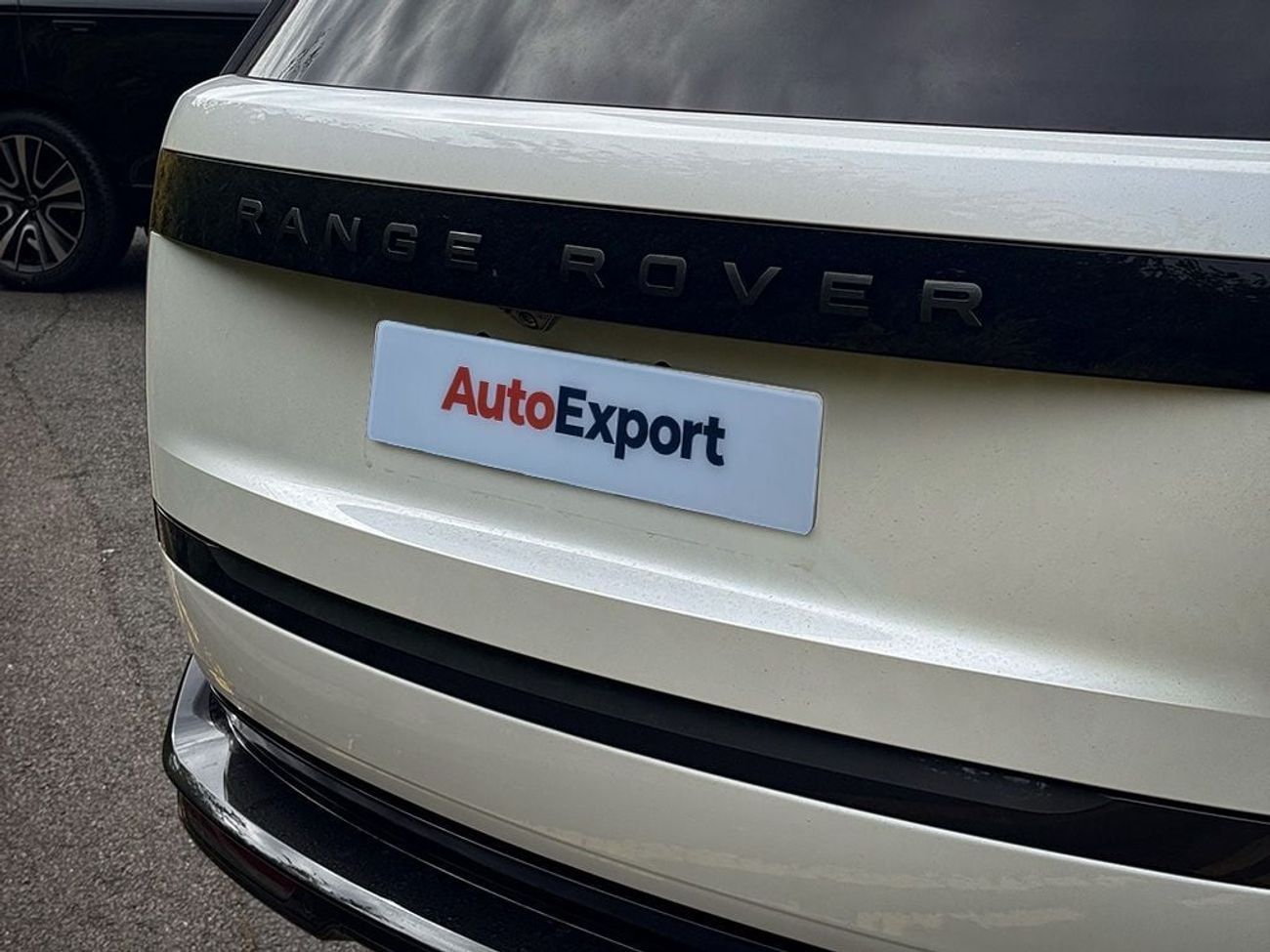 لاند روفر رينج روفر P460e LWB Autobiography Right Hand Drive