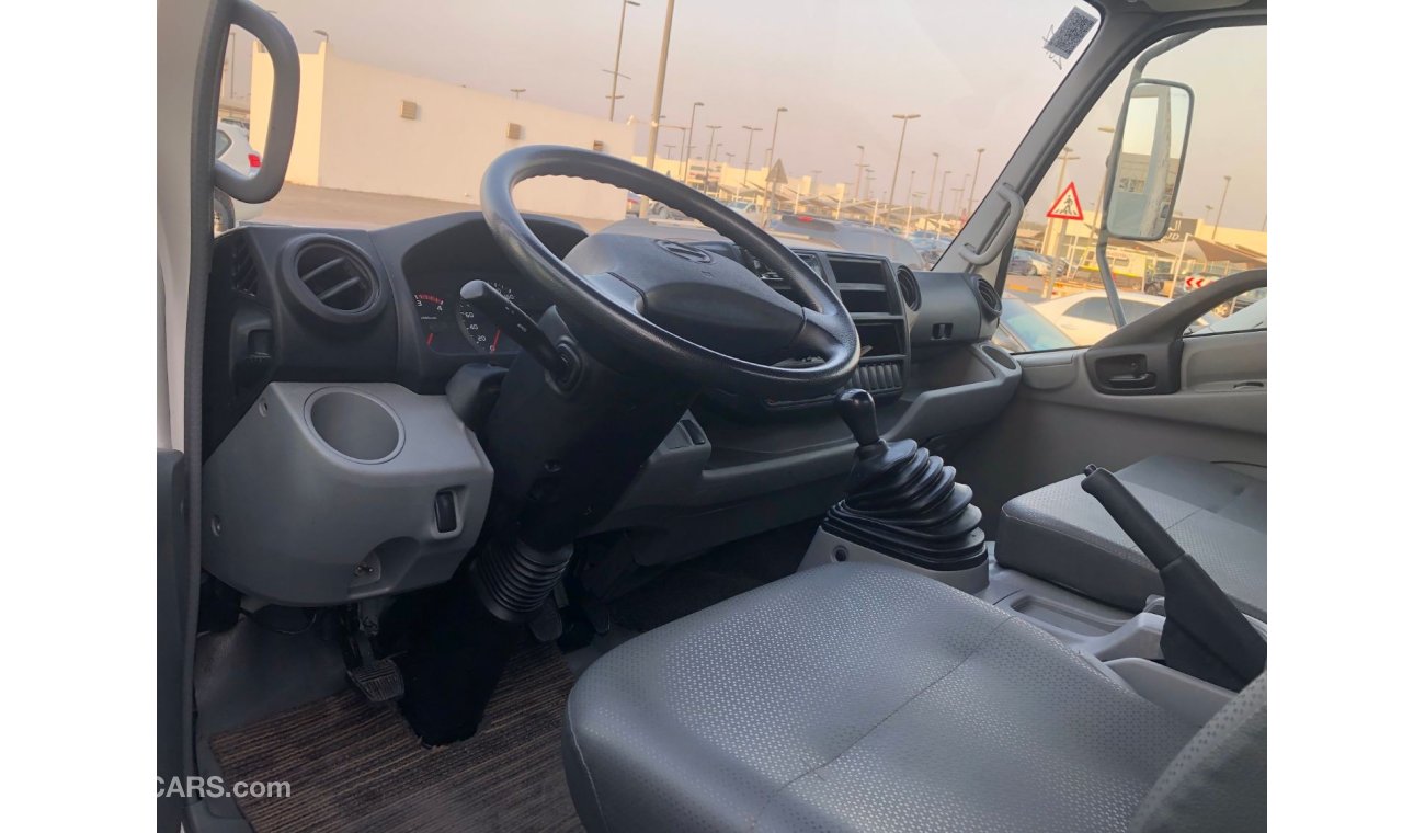 هينو 300 Hino 916 pick up, model:2017. Free of accident with low mileage