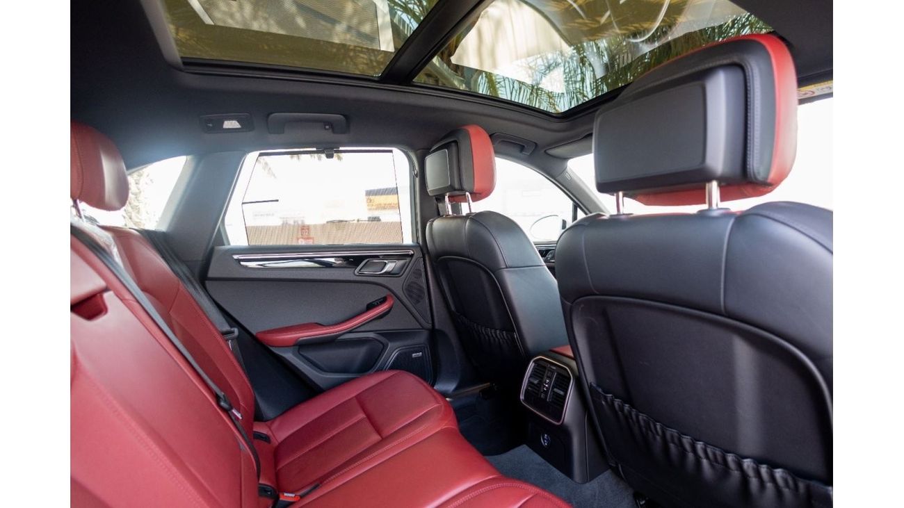 Porsche Macan Porsche Macan 2023 GCC under Agency Warranty with Flexible Down-Payment.