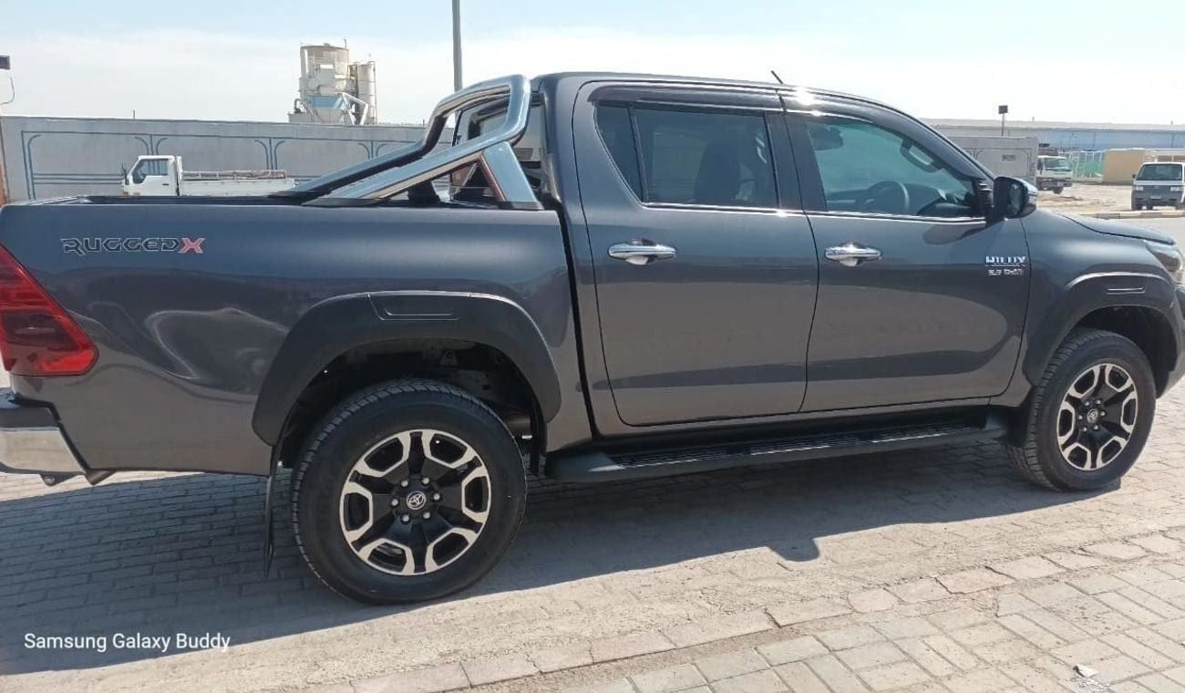 Toyota Hilux diesel 2.8 liter automatic gear with back camera push button start