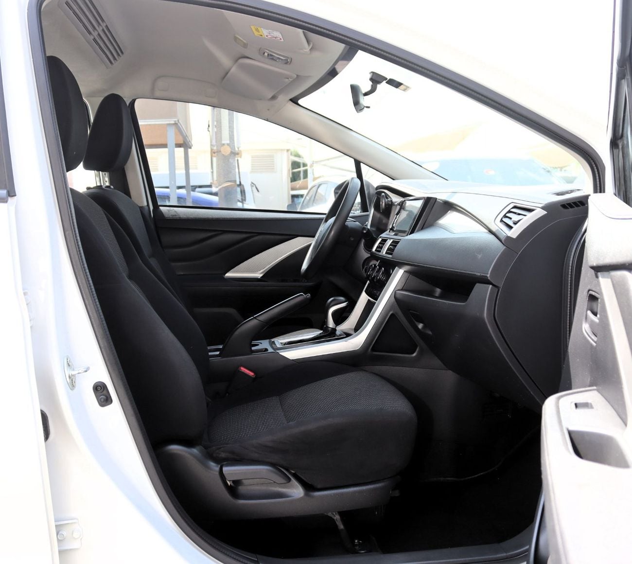 Mitsubishi Xpander MEDIUM LINE ACCIDENTS FREE - GCC - PERFECT CONDITION INSIDE OUT - 7 STR - ENGINE 1500 CC