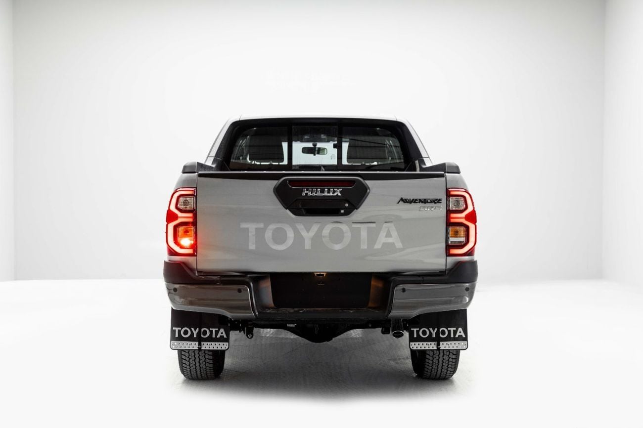 تويوتا هيلوكس Adventure 4.0 - Silver Metallic Inside MLM Black | Export Only