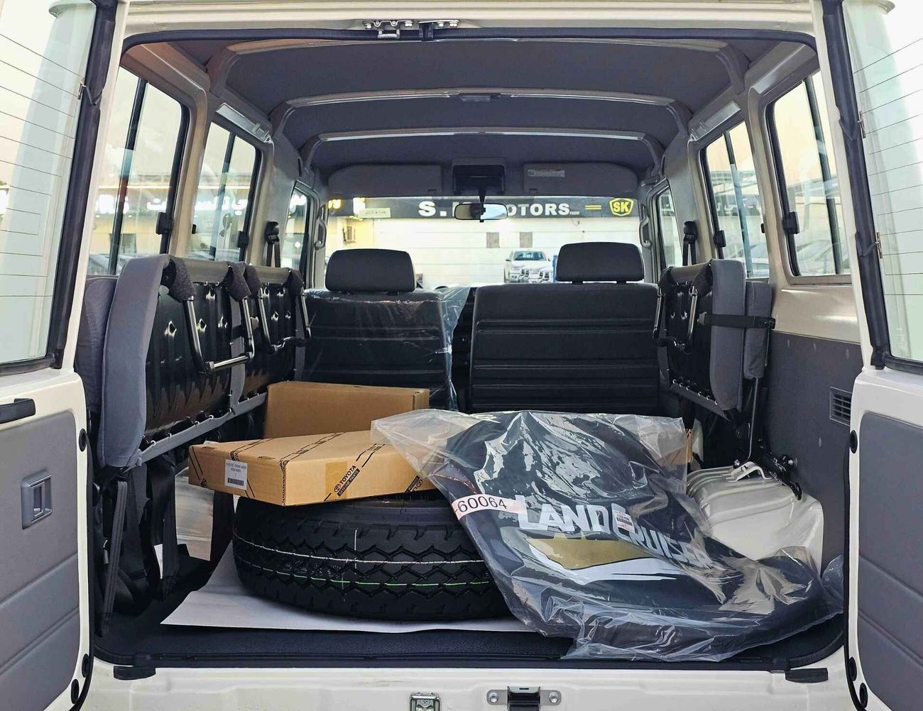 تويوتا لاند كروزر 70 LC78 / M/T / 4.0L V6 PETROL / 3 DOOR BASIC / PWR WINDOWS / 4WD (CODE # 78MTS )