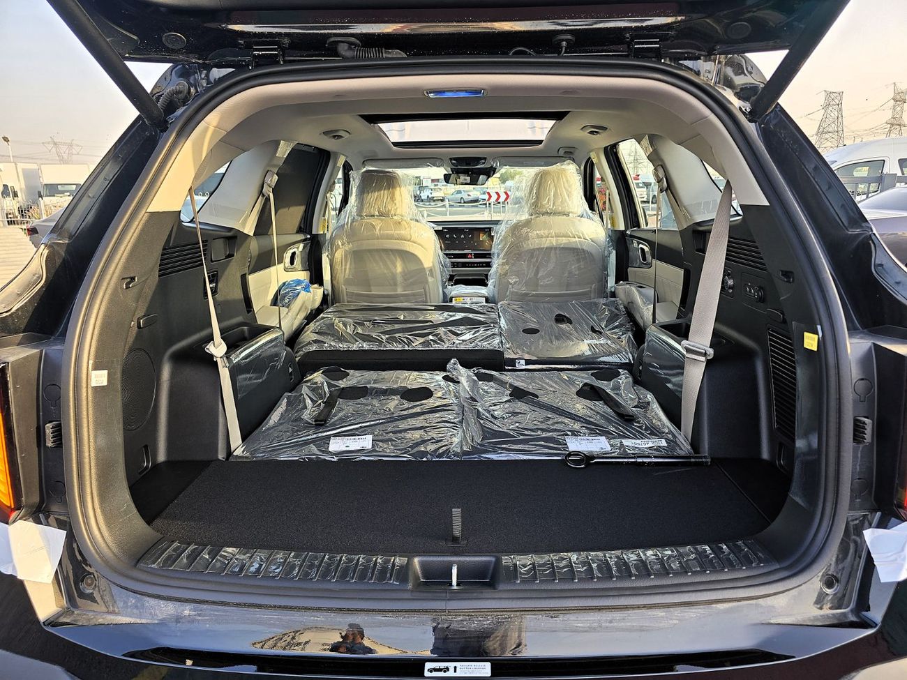 كيا سورينتو KIA SORENTO MQ4 HEV AT 7P 1.6L SUV AWD 5Doors black color 2026 Model