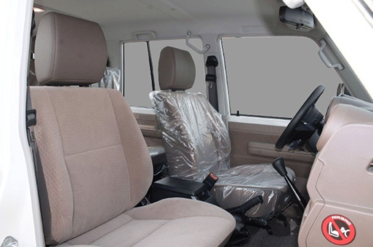 تويوتا لاند كروزر 70 TLC76 DSL ECTWFR001 - 2026 TLC76 Hardtop 5 Doors - 2.8L Diesel Manual – With Snorkel  - White with Beige Inter
