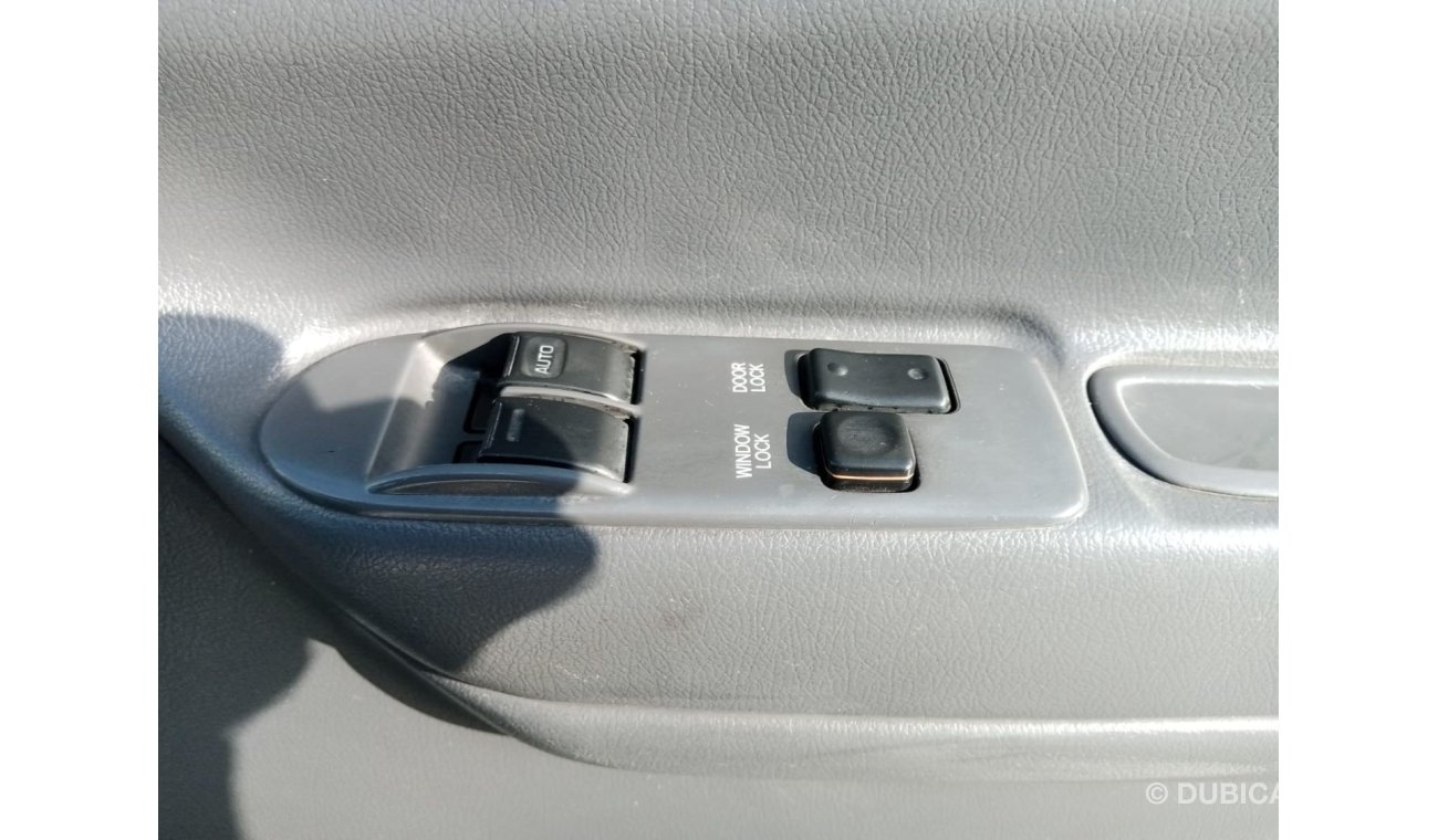 Toyota Hiace TOYOTA HIACE VAN RIGHT HAND DRIVE (PM1012)