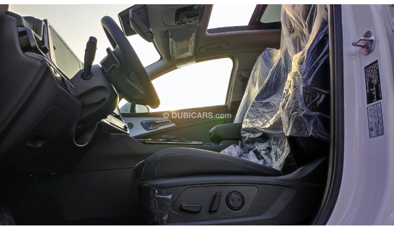 Kia Sportage HI ( i ) 4X2 FWD , 1.6L gasoline,, 4V ,,176 HP  White color 2023