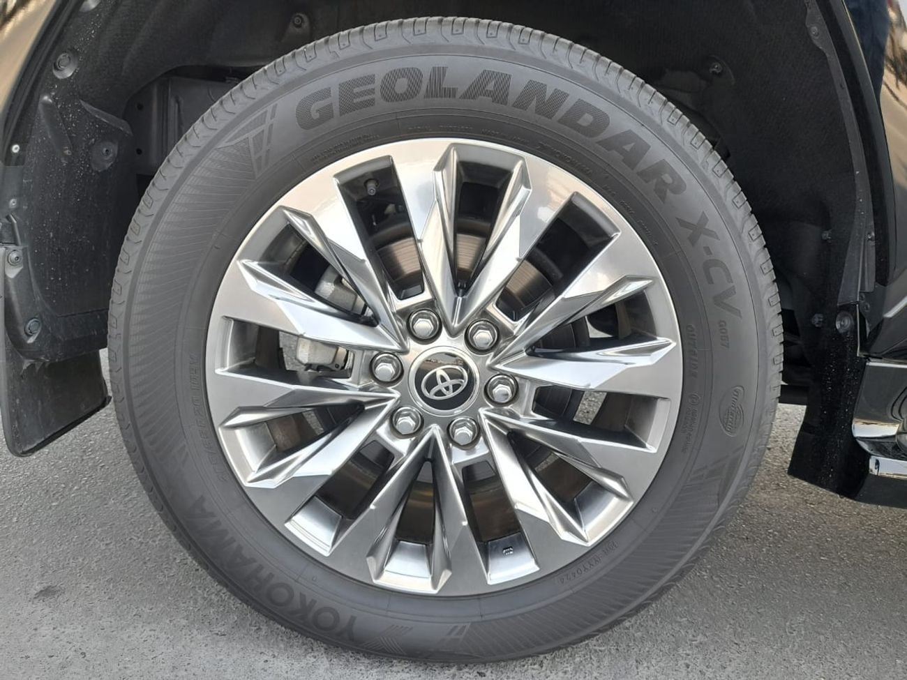 تويوتا لاند كروزر Right-Hand drive Diesel ZX black with biege