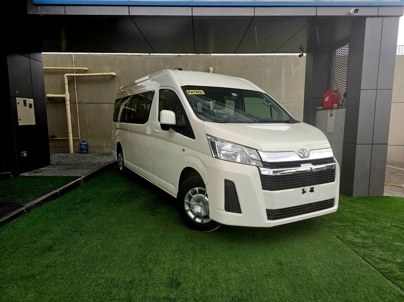 Toyota Hiace GL PASSENGER/ PATROL MANUAL/ 3.5 V6/ LOW MILEAGE