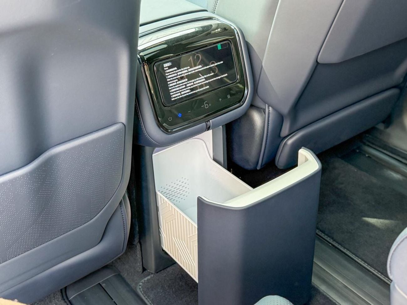 زيكر 9X 2025 ZEEKR 9X Ultra 55KWH I Range 1250KM  I2.0L DM-I Plugin Hybrid (898HP) I warranty&service