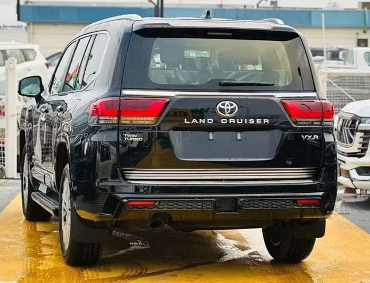 تويوتا لاند كروزر Toyota landcruise 2026Model Twin turbo 3.5L VXR V6 Colour Black Interior Red push start Transmission