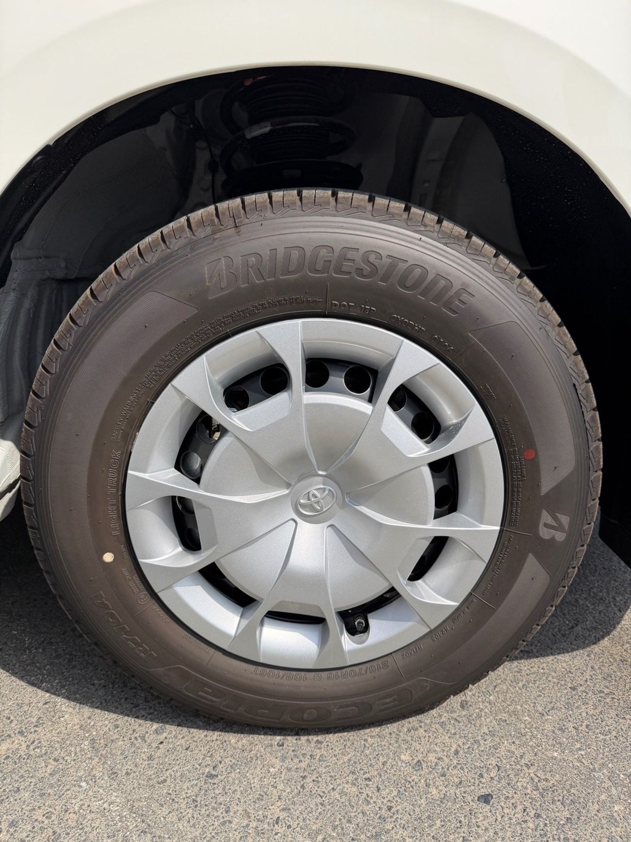Toyota Hiace GL TOYOTA HIACE 6 SEATER GLASS VAN