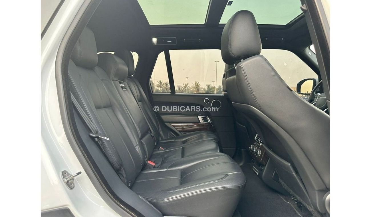 Land Rover Range Rover VOGUE HSE 2015 GCC V8 ORIGINAL PAINT // FULL SERVICE HISTORY // ACCIDENT FREE
