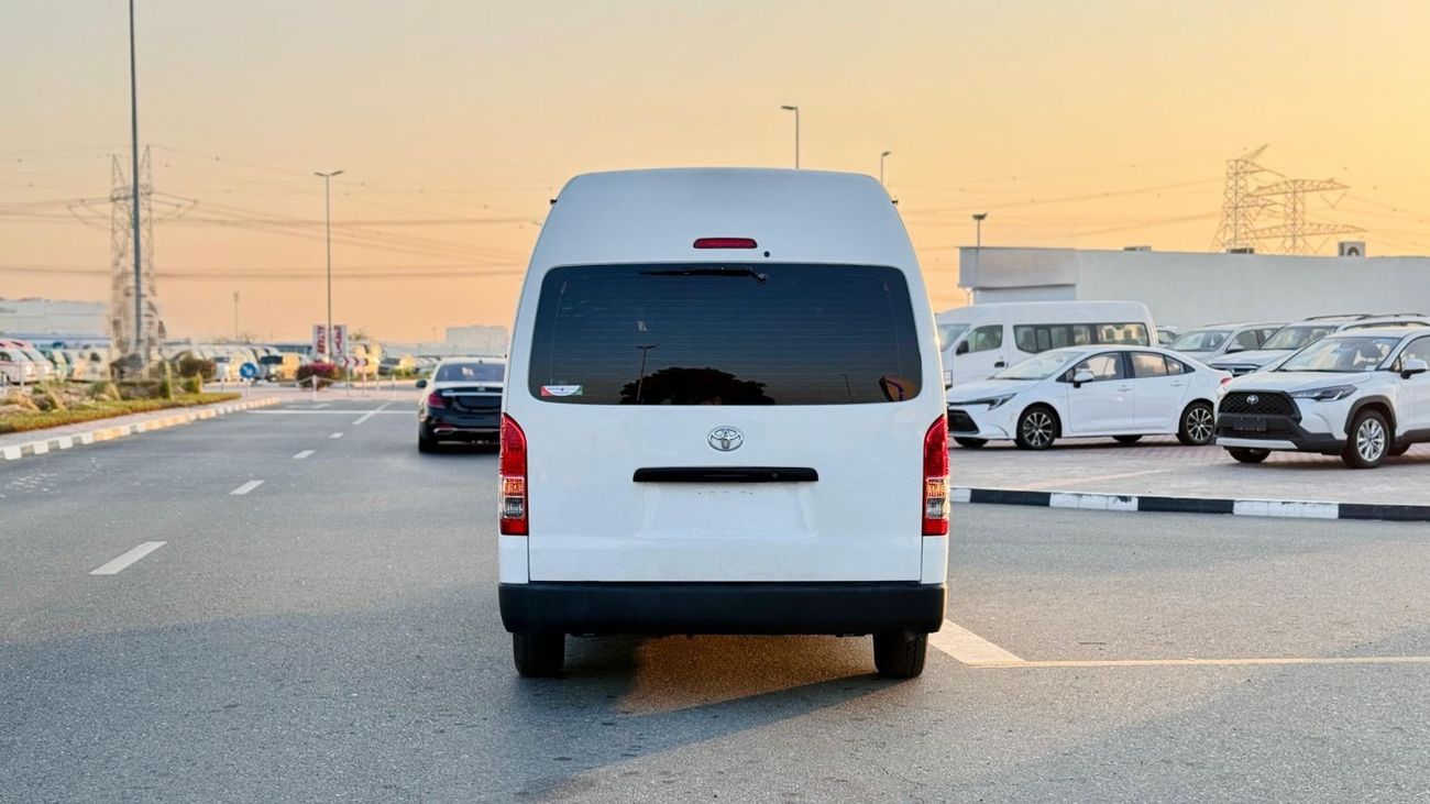 Toyota Hiace PREMIUM CONDITION | 2.5L DIESEL | MANUAL TRANSMISSION | 14 SEATERS