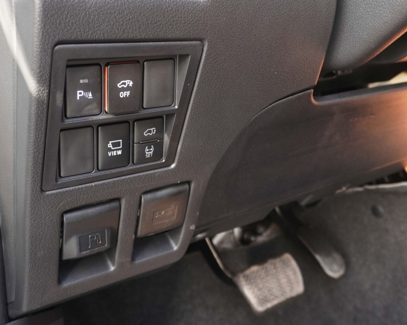 Toyota Fortuner SR5 , 4.0L , PETROL 2026