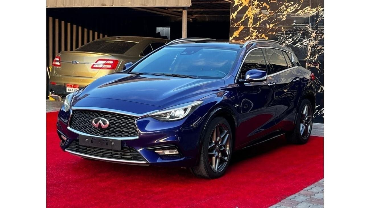 Infiniti Q30 Premium