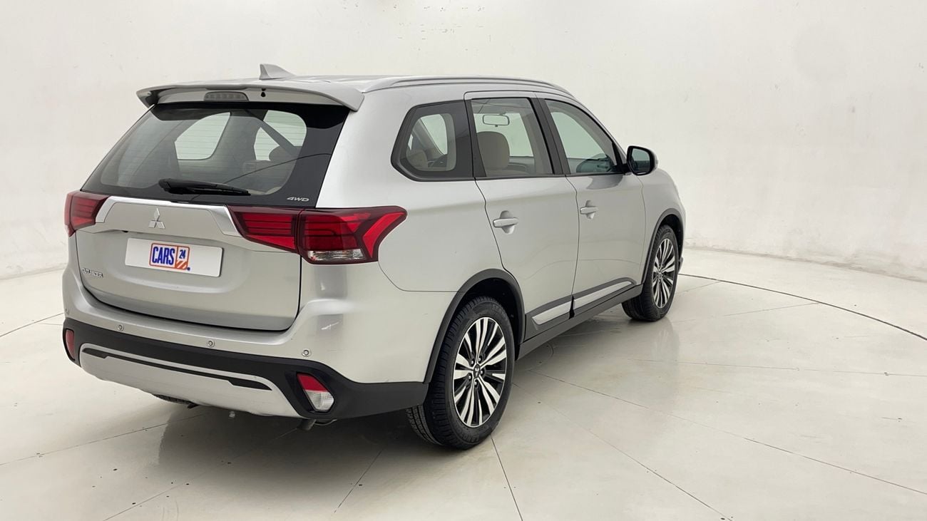 ميتسوبيشي آوتلاندر GLX MID 2.4 | بدون دفعة مقدمة | اختبار القيادة في المنزل