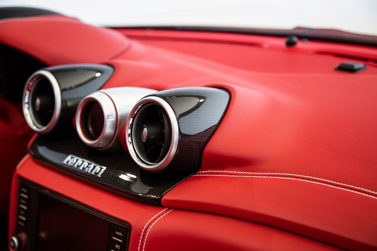 فيراري كاليفورنيا T Std 3.9L (553 HP)