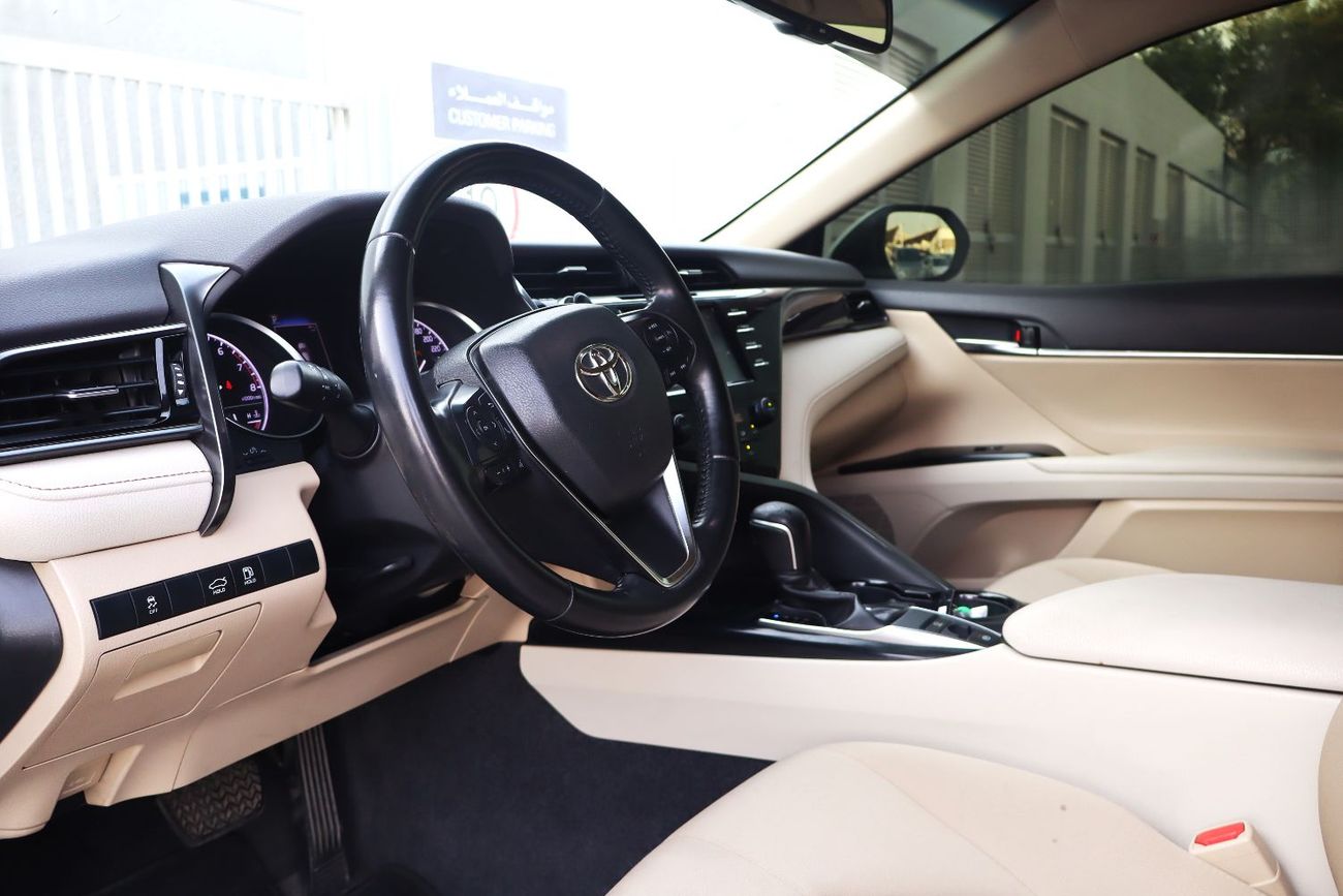 تويوتا كامري SE 2.5L (181 HP)