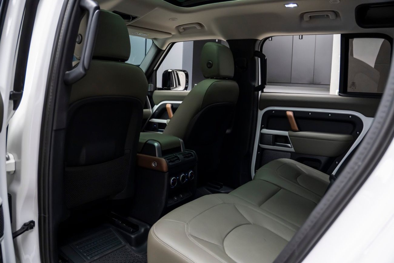 Land Rover Defender 
