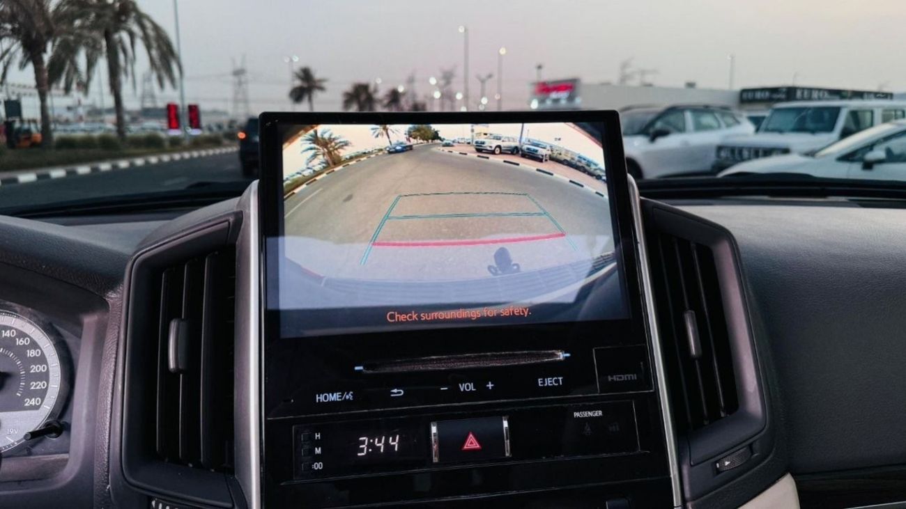 Toyota Land Cruiser PREMIUM CONDITION | 4.0L PETROL | SUNROOF | LHD | 2020 | COOL BOX | REAR VIEW CAMERA