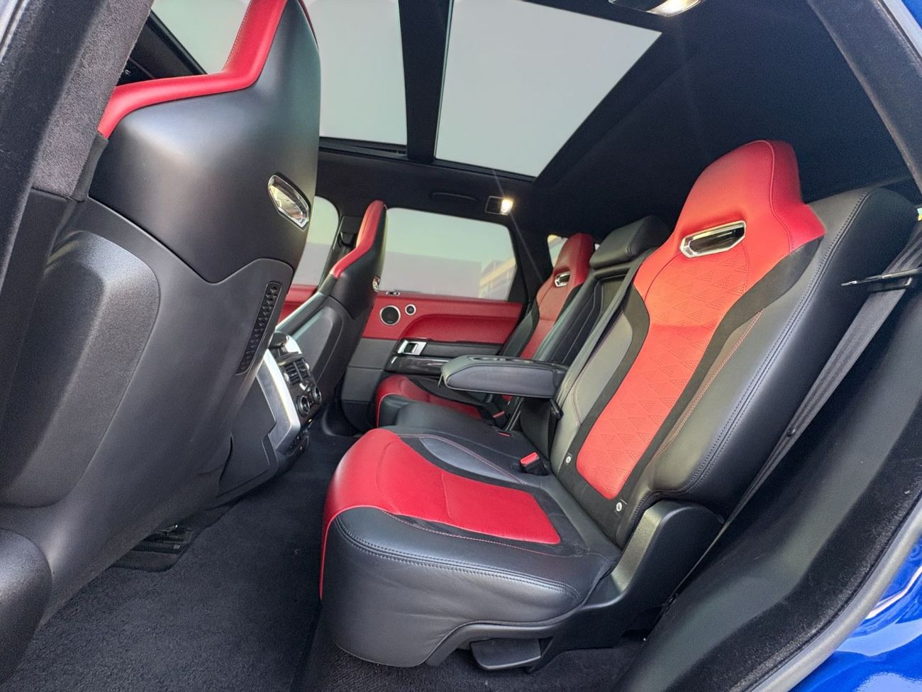 لاند روفر رينج روفر سبورت SVR Carbon Edition 5.0L V8 SUPERCHARGED A/T | 2021 | AED 4140 per month