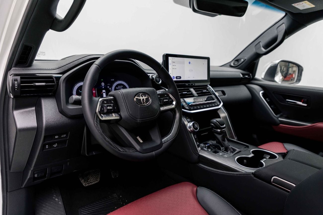 تويوتا لاند كروزر LC300 VXR 3.3L - Precious White Pearl Inside Black & Dark Red | Export Only