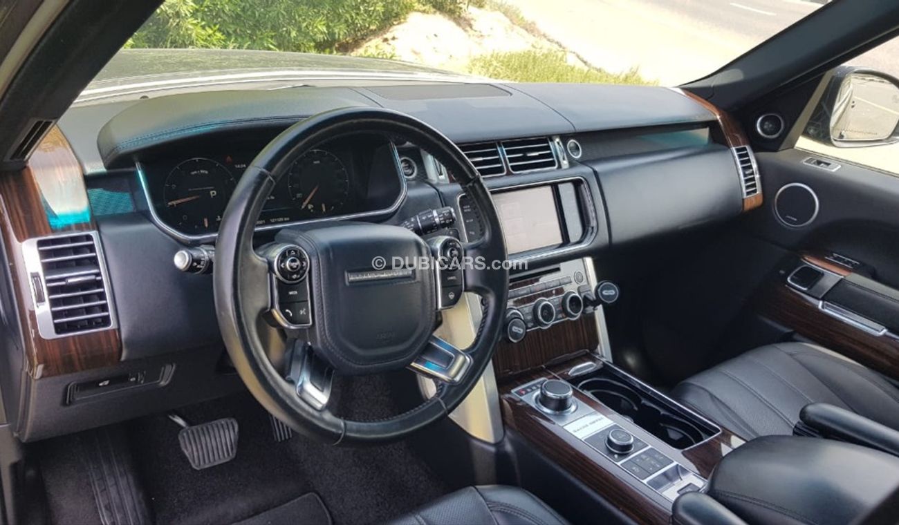 Land Rover Range Rover Rang Rover vogue model 2013 GCC car prefect condition full option panoramic roof leather seats back