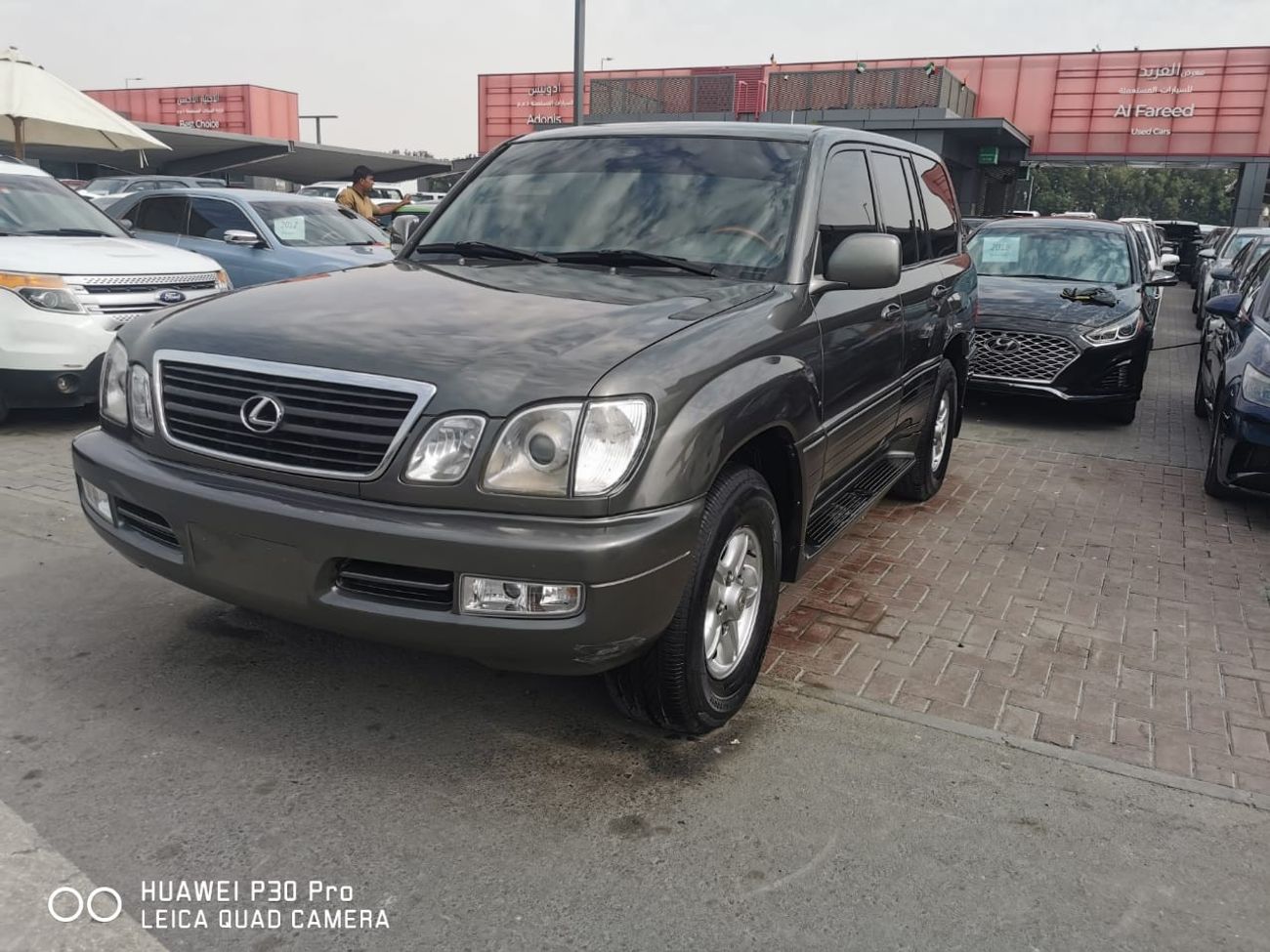 لكزس LX 470 In excellent condition and requires no expense