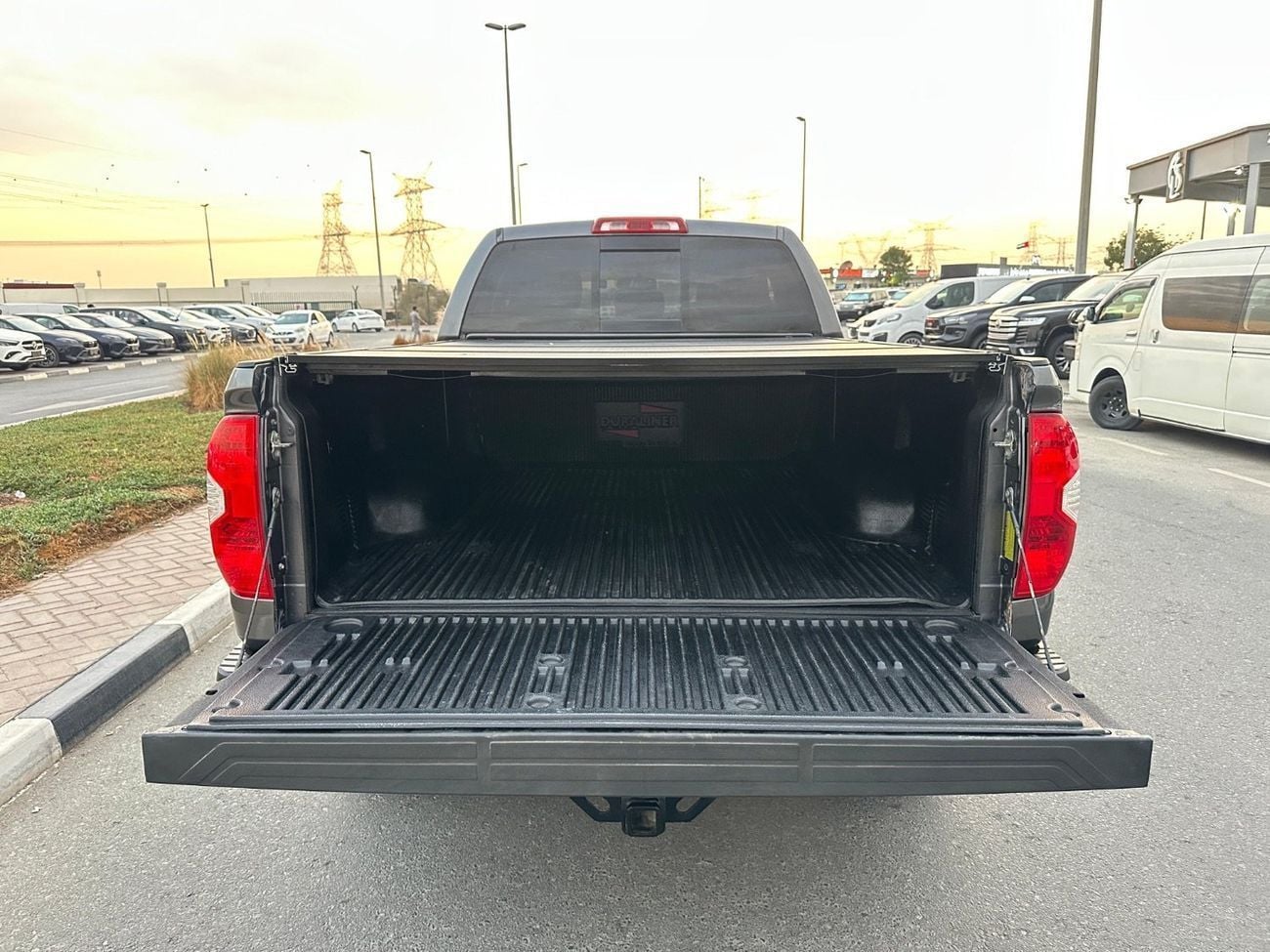 Toyota Tundra STD (NON GCC) Std 5.7L