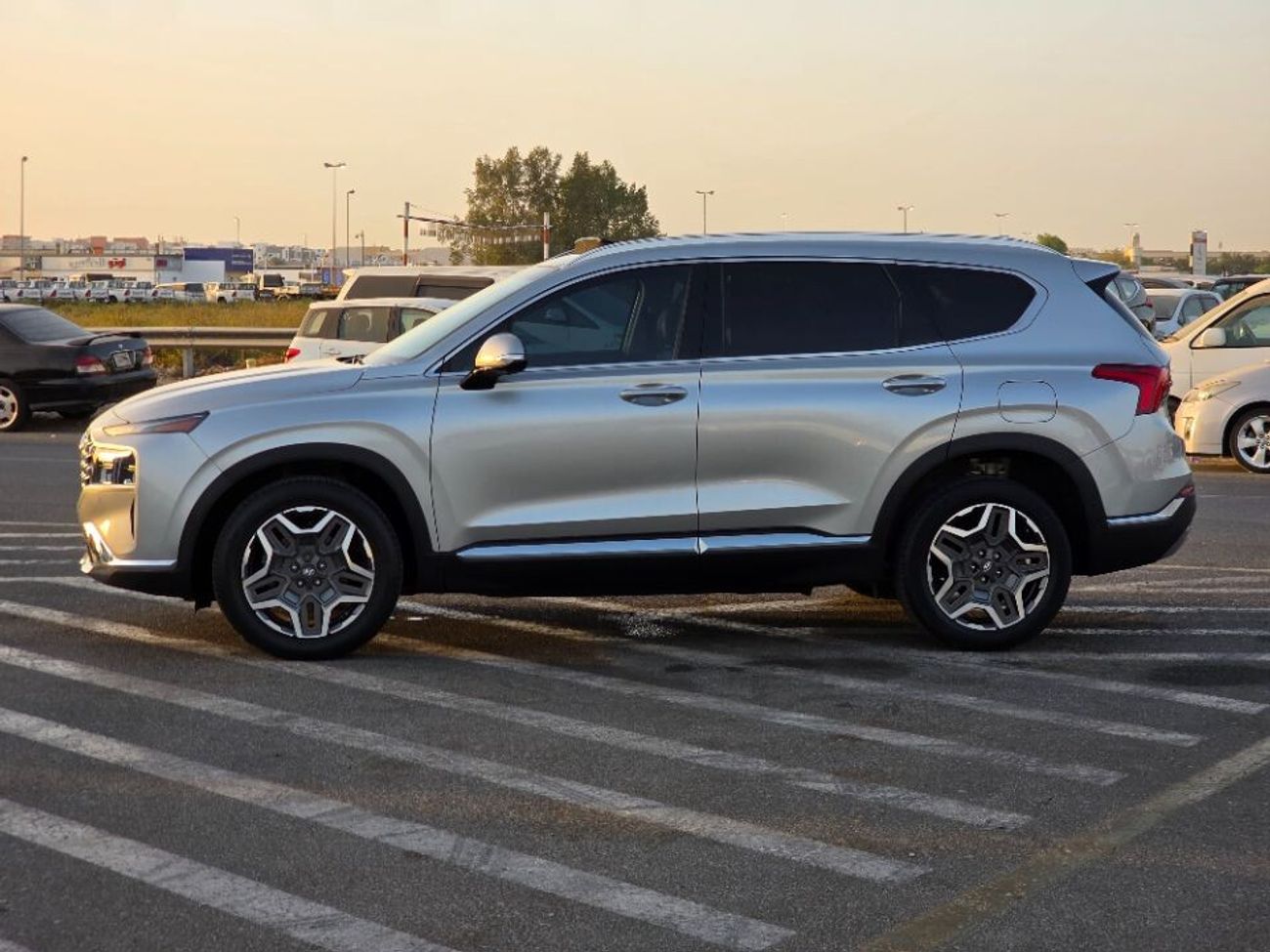 هيونداي سانتا في 2021 Model Limited Edition Paranomic roof, 360 camera,  Push button and Trunk automatic