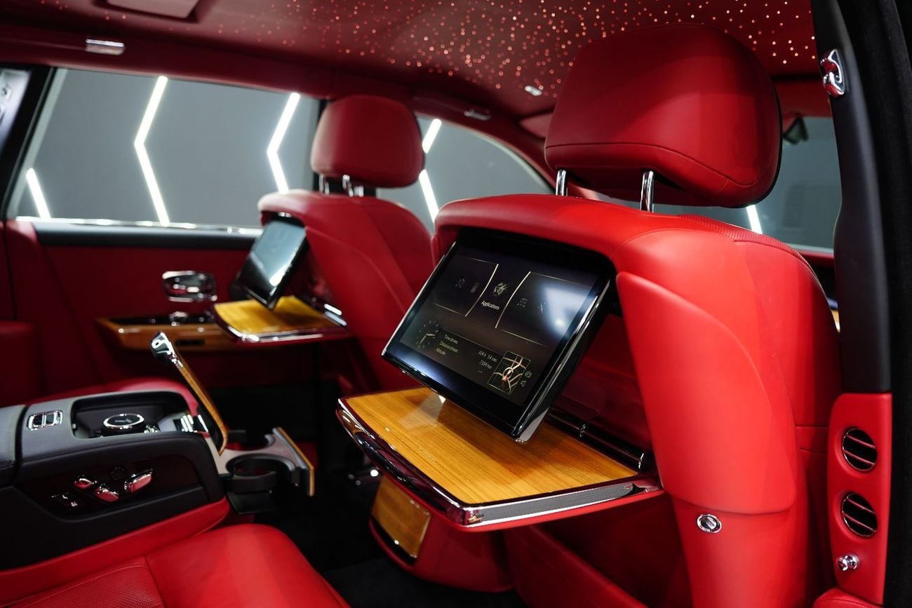 رولز رويس فانتوم VIII, Rear Entertainment, Starlight Headliner, Very Low KM, GCC Specs!!