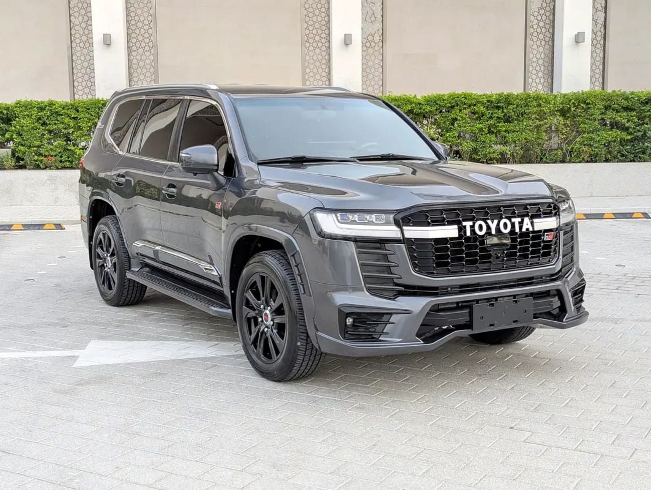 Toyota Land Cruiser GXR Facelifted With Interior and Exterior GCC Specs