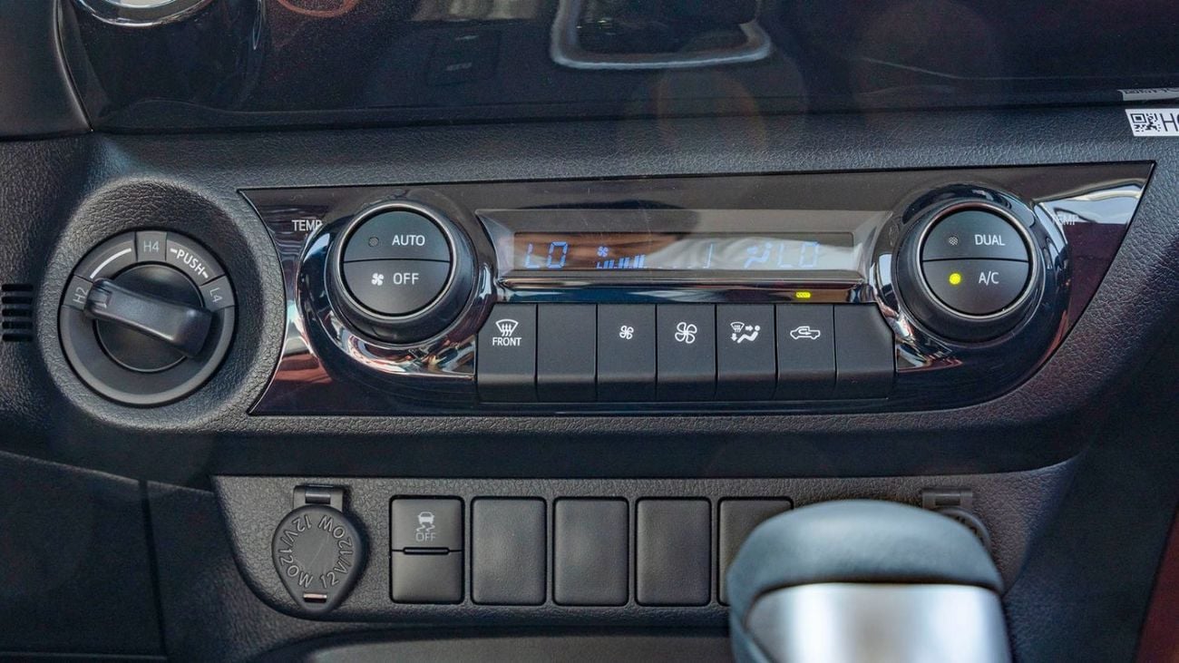 Toyota Hilux 2025 Toyota Hilux SR5 DC 4x4 2.7L Petrol AT (White)