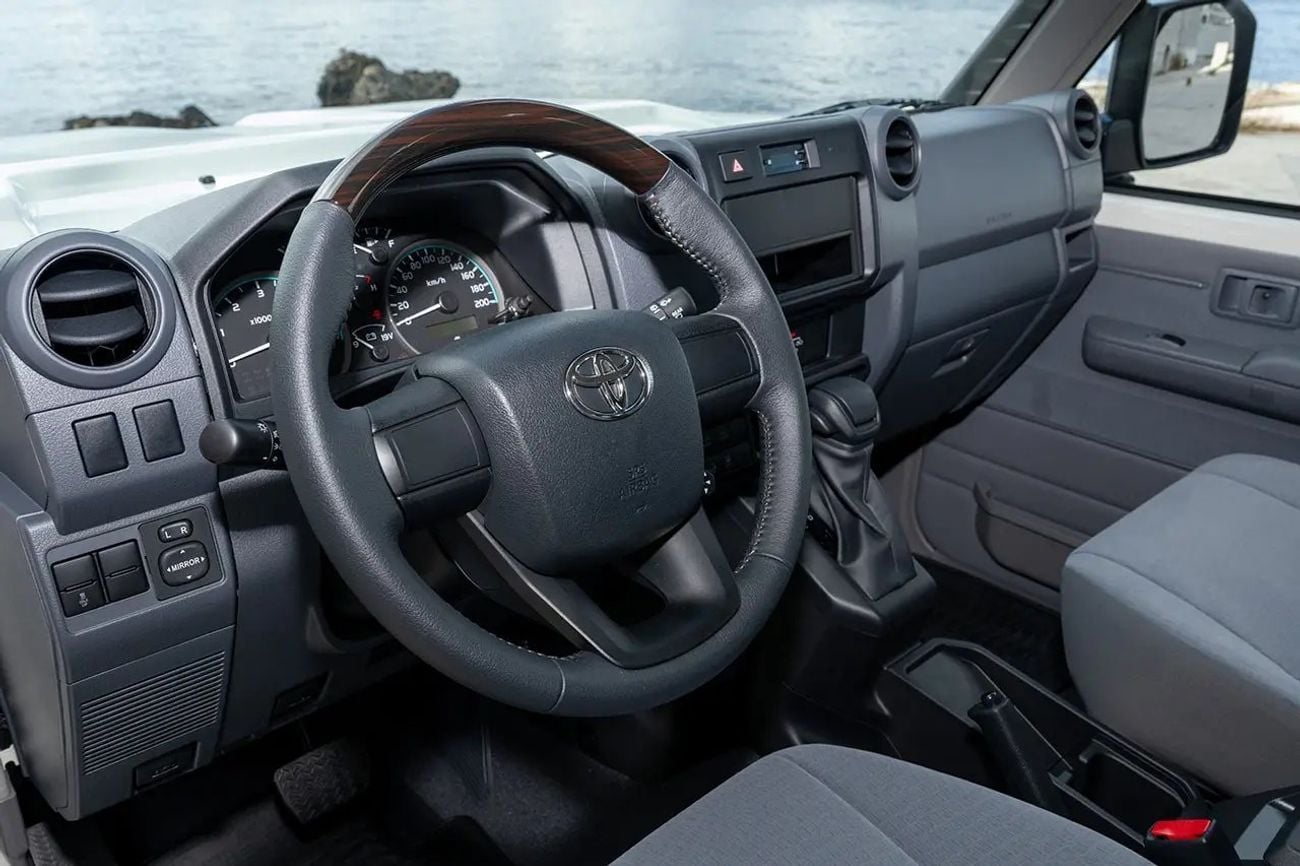 تويوتا لاند كروزر 70 LC 78 HARDTOP 2.8L AT LC76 2.8L AT V4 DIESEL 2025