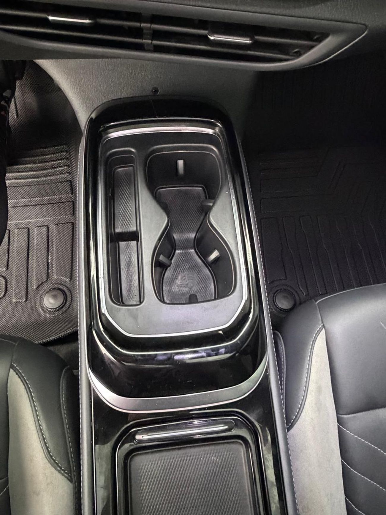 فولكس واجن ID.4 كروز حاله ممتازه من الداخل والخارج